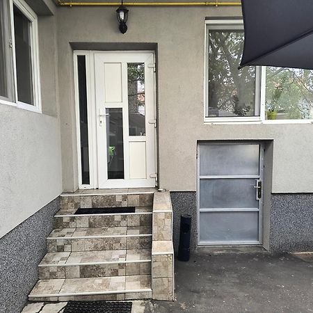 Carla'S Place Ap 2 Орадеа Екстериор снимка