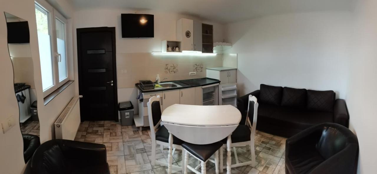 Carla'S Place Ap 2 Орадеа Екстериор снимка