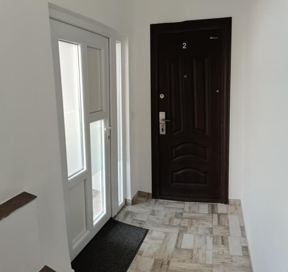 Carla'S Place Ap 2 Орадеа Екстериор снимка